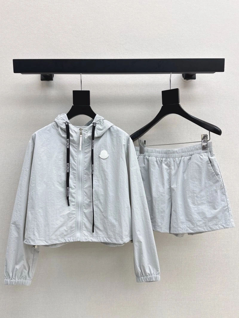 Moncler Long Suits Comfortable 139637