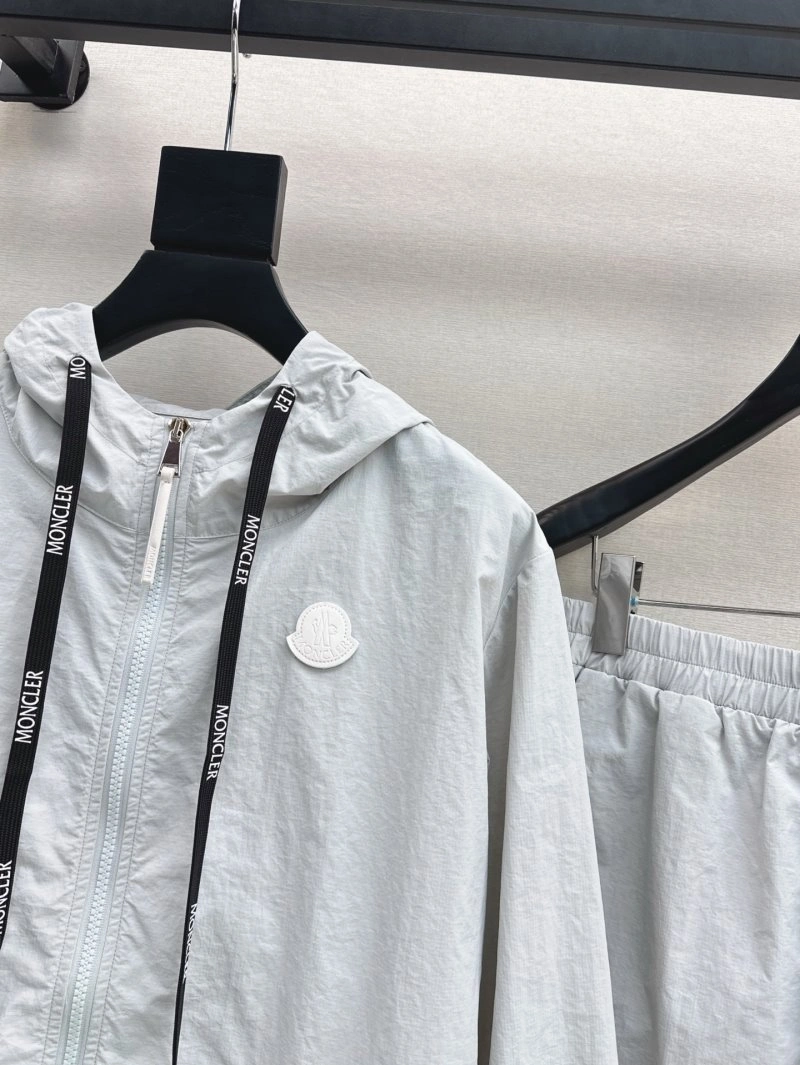 Moncler Long Suits Comfortable 139637