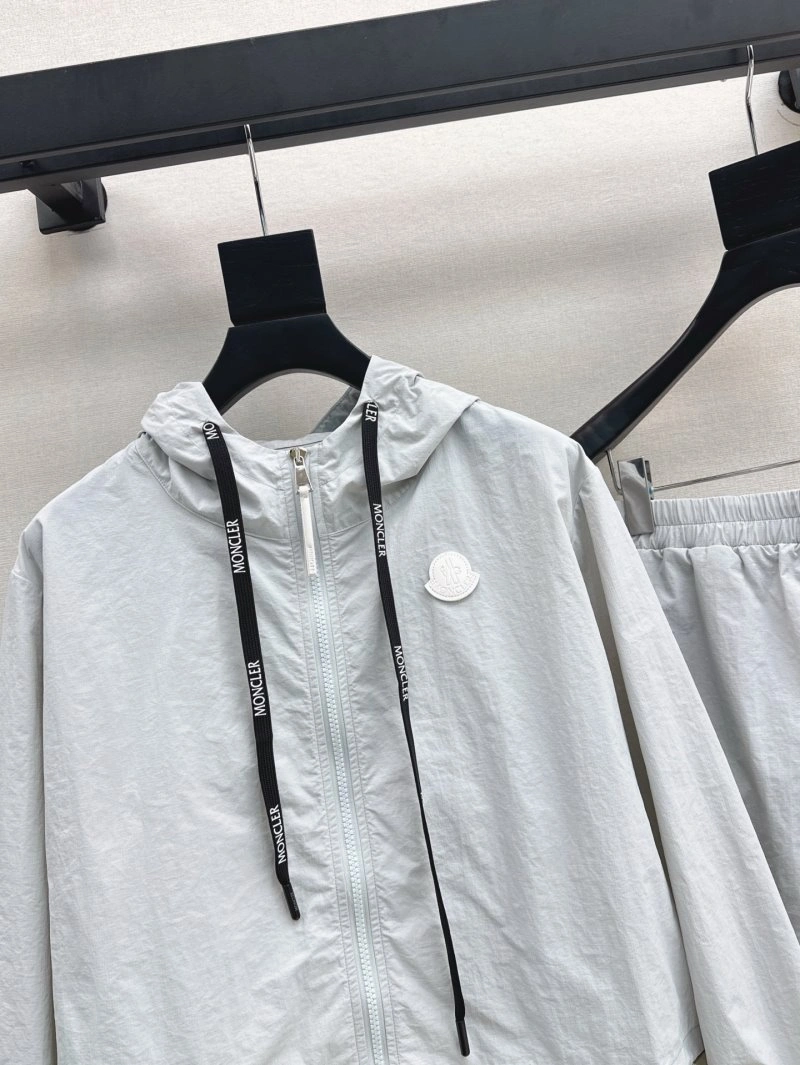 Moncler Long Suits Comfortable 139637
