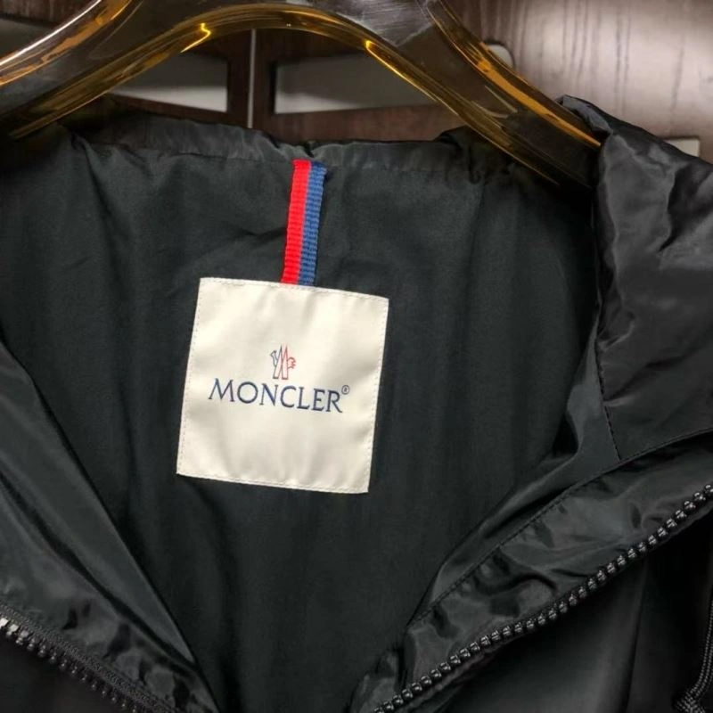 Moncler Outwear Effortless 143748