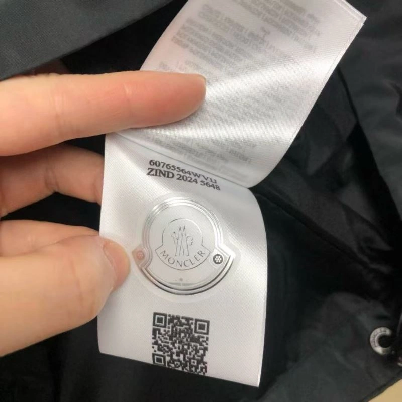 Classic Moncler Outwear 143743