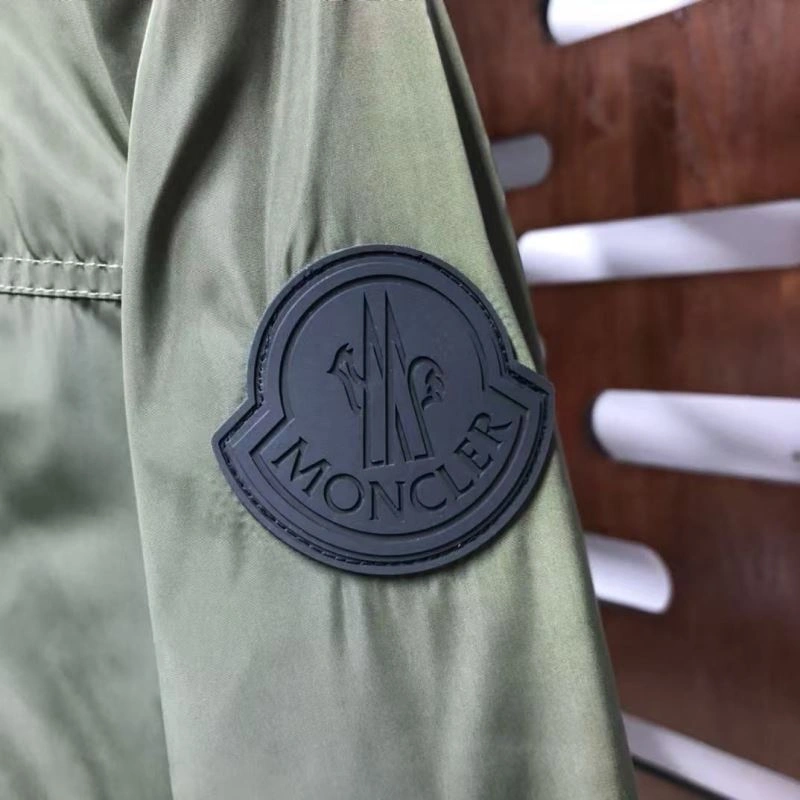 Classic Moncler Outwear 143743