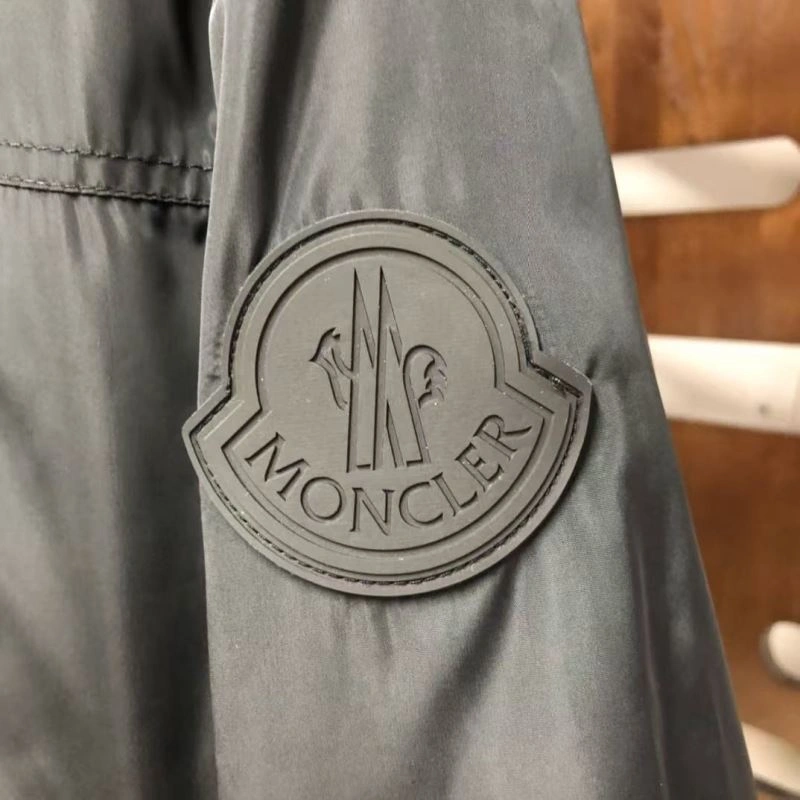 Classic Moncler Outwear 143743