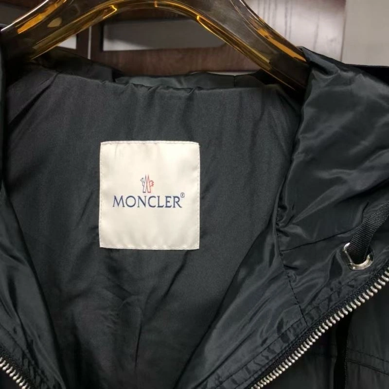 Classic Moncler Outwear 143743