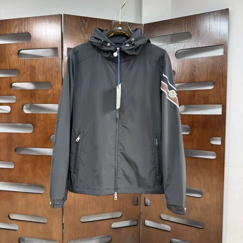 Stylish Moncler Outwear 143734
