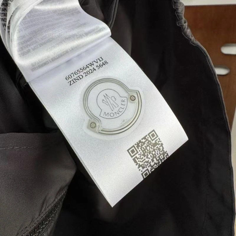 Stylish Moncler Outwear 143734