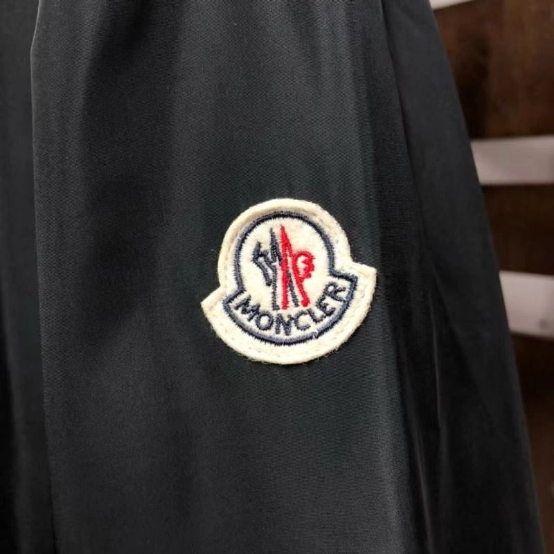 Durable Moncler Outwear 143733