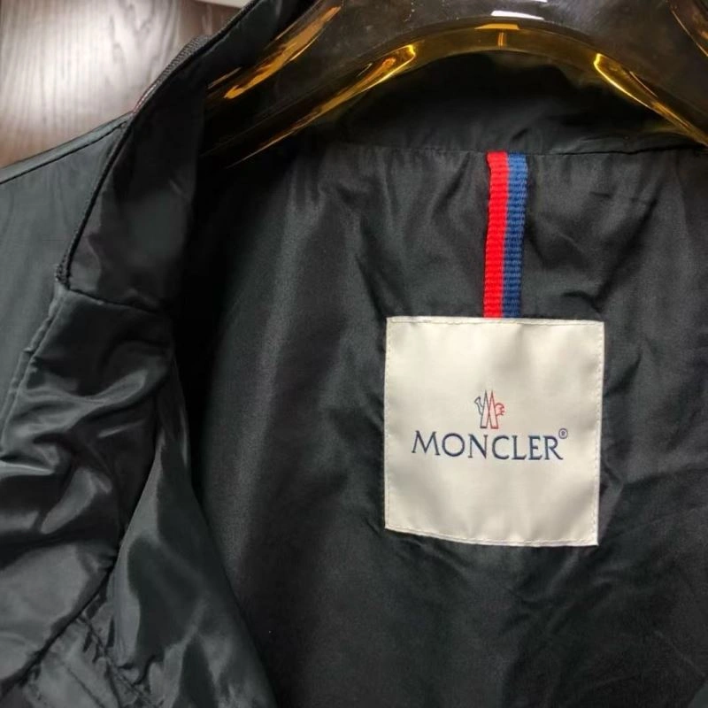 Durable Moncler Outwear 143733