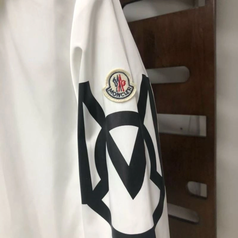 Moncler Outwear WaterResistant 143731