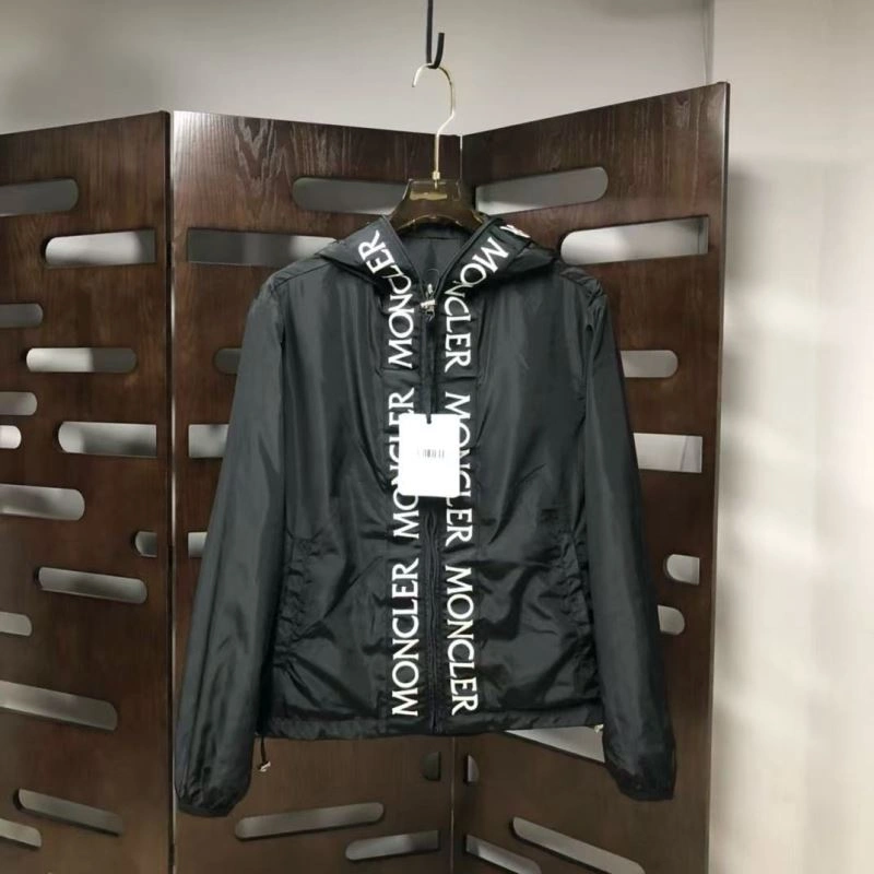 Moncler Outwear UrbanStyle 143729