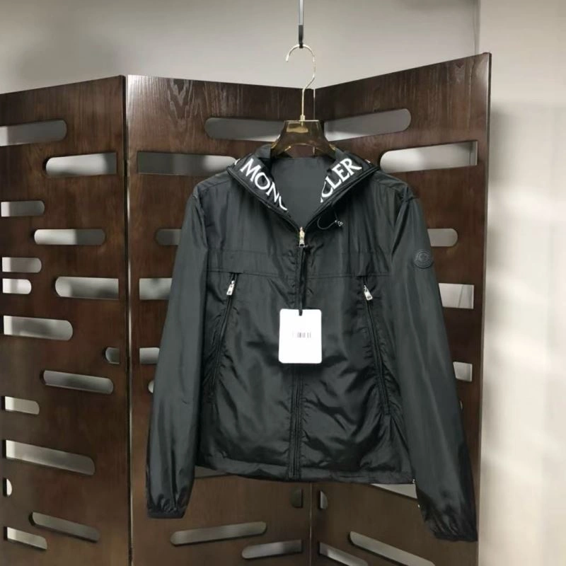 Moncler Outwear UrbanStyle 143729