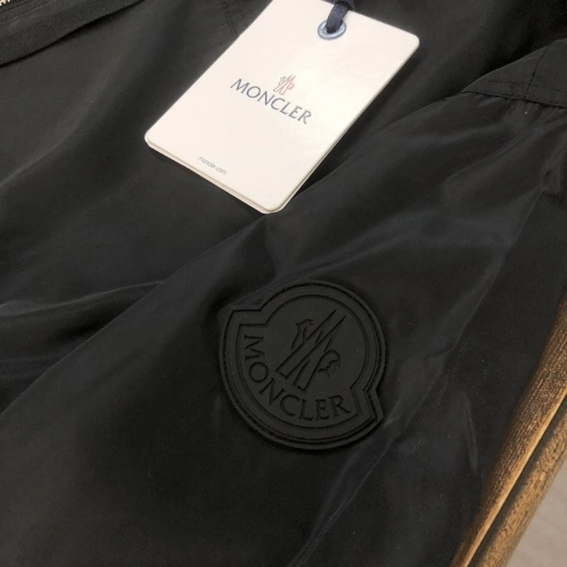Moncler Outwear SmoothTexture 143629