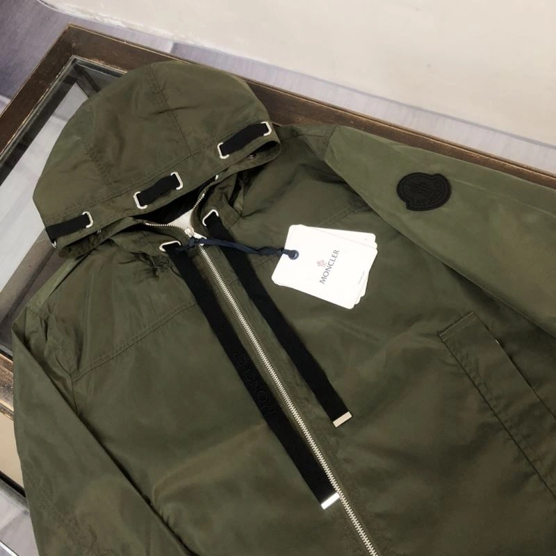 Trendsetting Moncler Outwear 143624