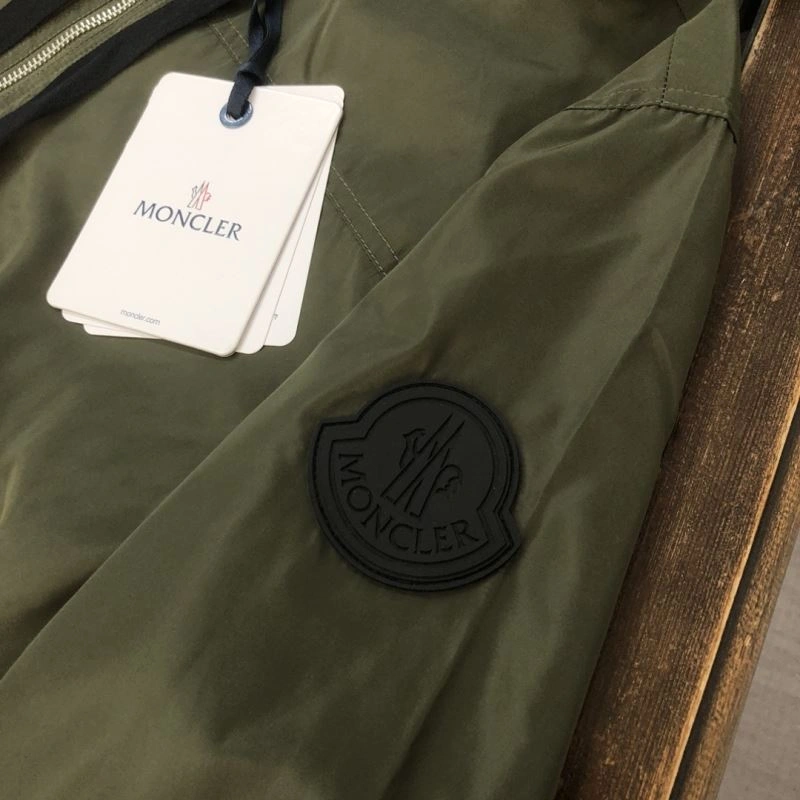 Trendsetting Moncler Outwear 143624