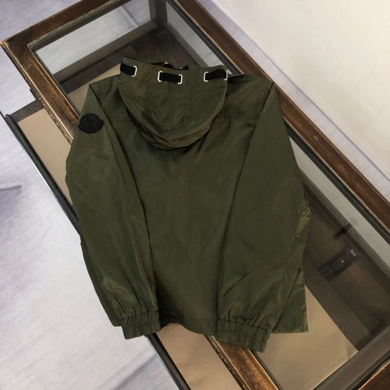 Trendsetting Moncler Outwear 143624