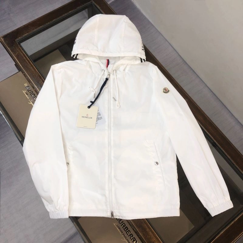 Comfortable Moncler Outwear 143628