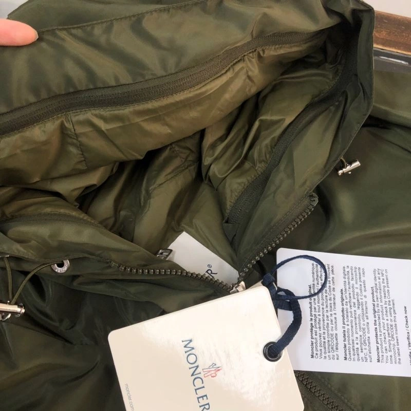 Moncler Outwear Neat 143626