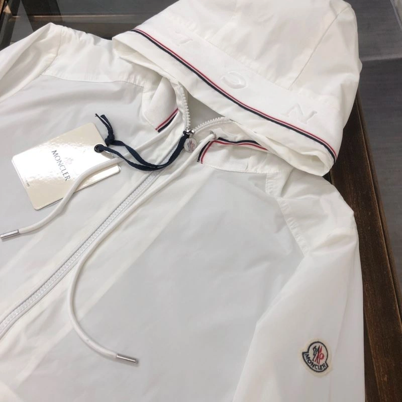 Moncler Outwear EasyMatch 143610