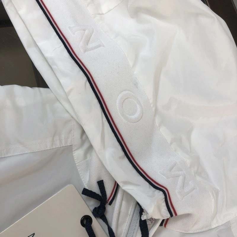 Moncler Outwear EasyMatch 143610