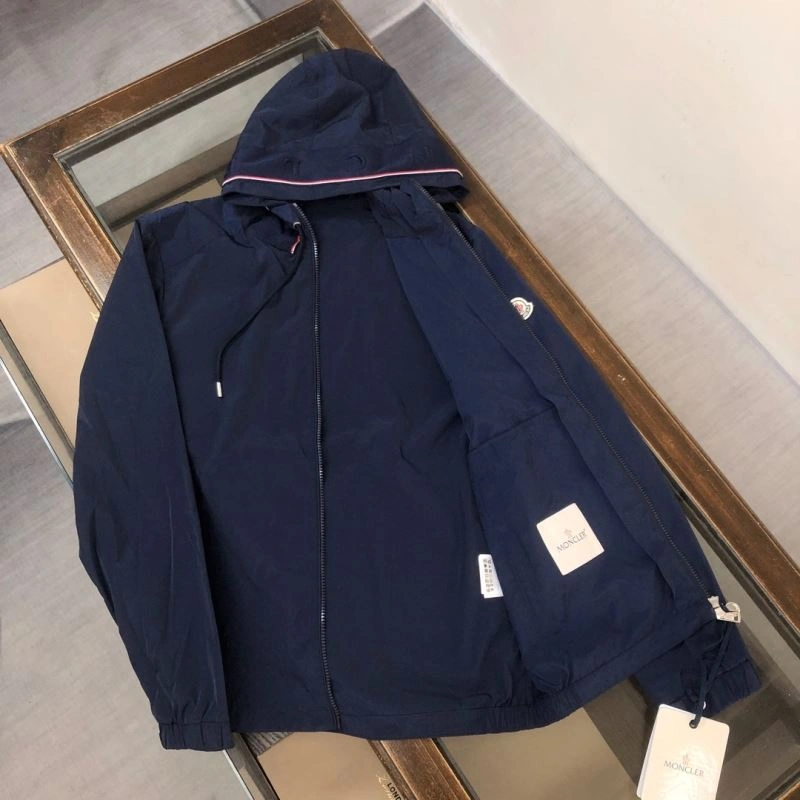Moncler Outwear Attractive 143608