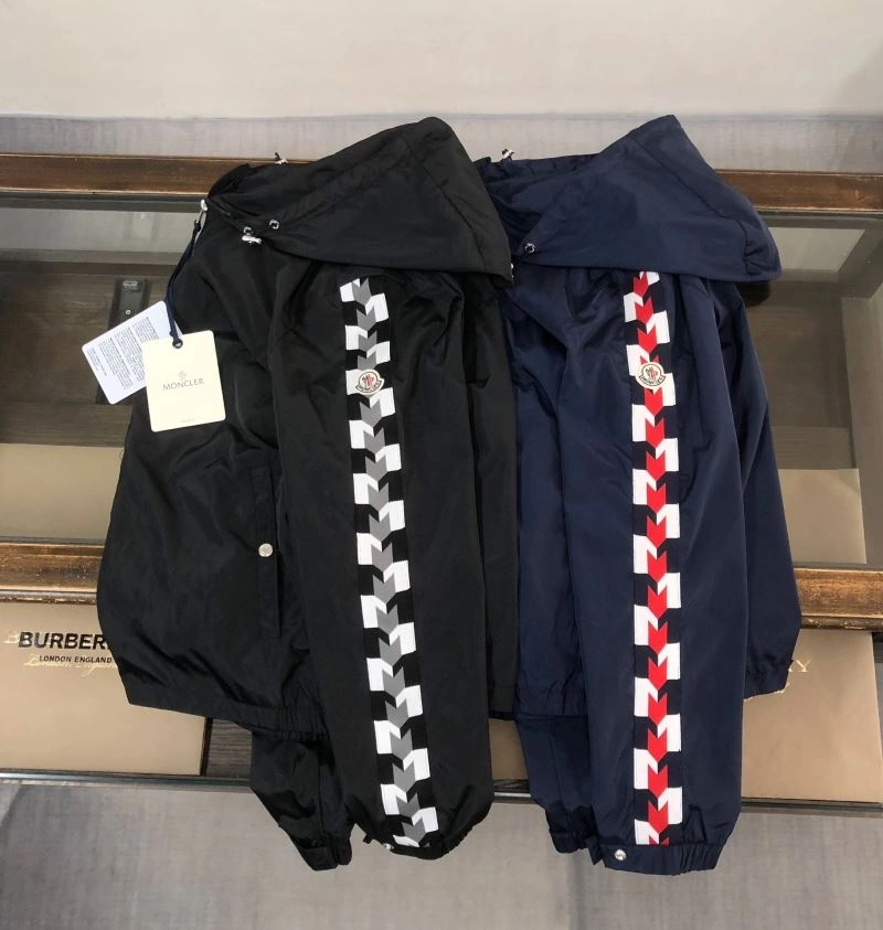 Bright Moncler Outwear 143596