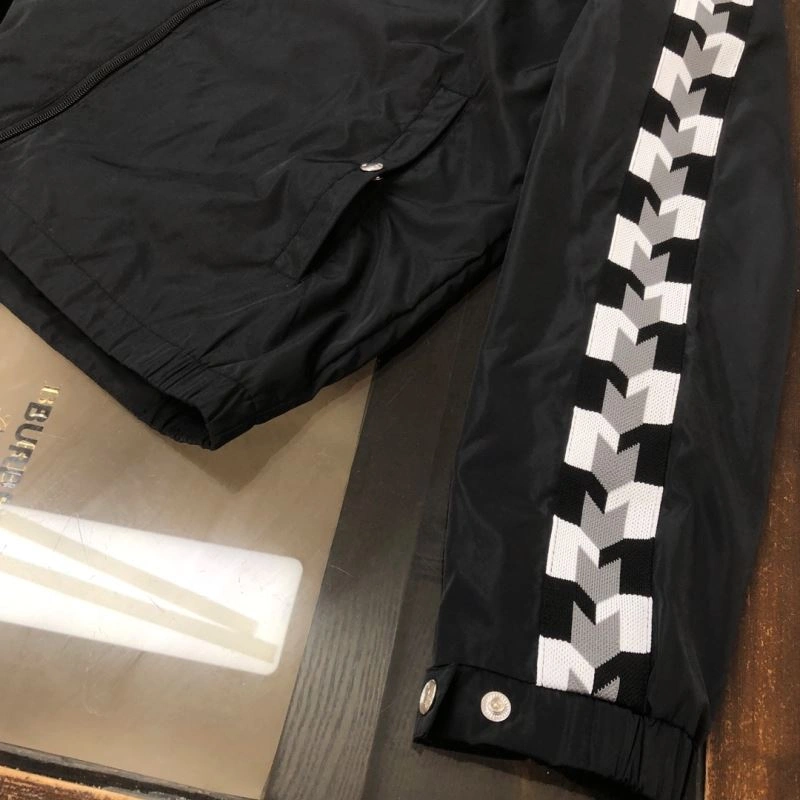 Bright Moncler Outwear 143596