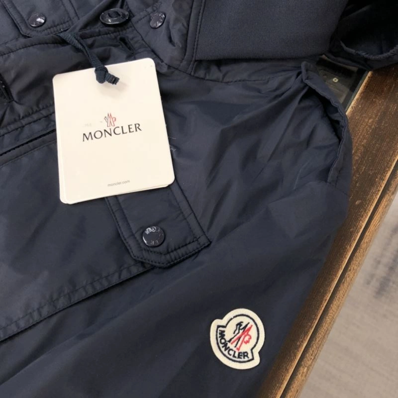 Resilient Moncler Outwear 143600