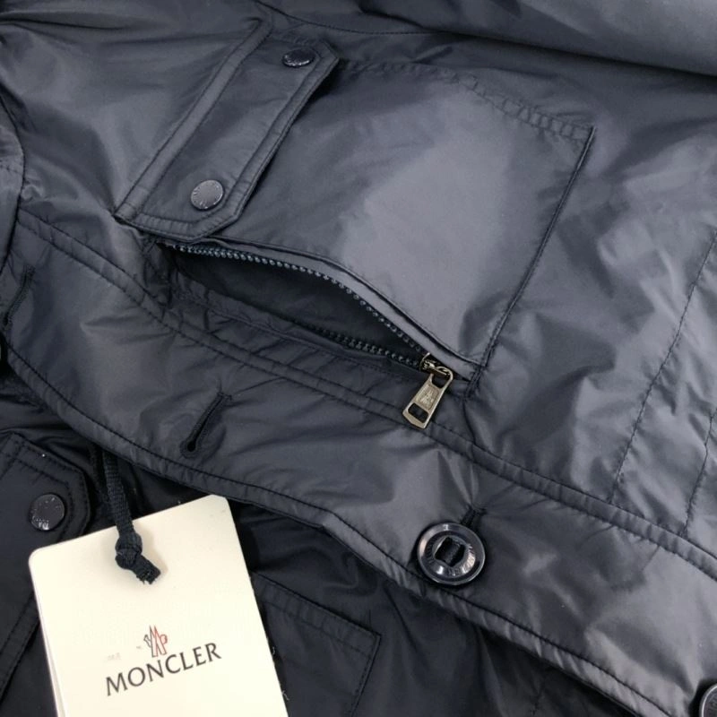 Resilient Moncler Outwear 143600