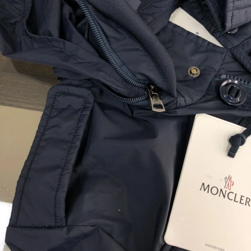 Resilient Moncler Outwear 143600