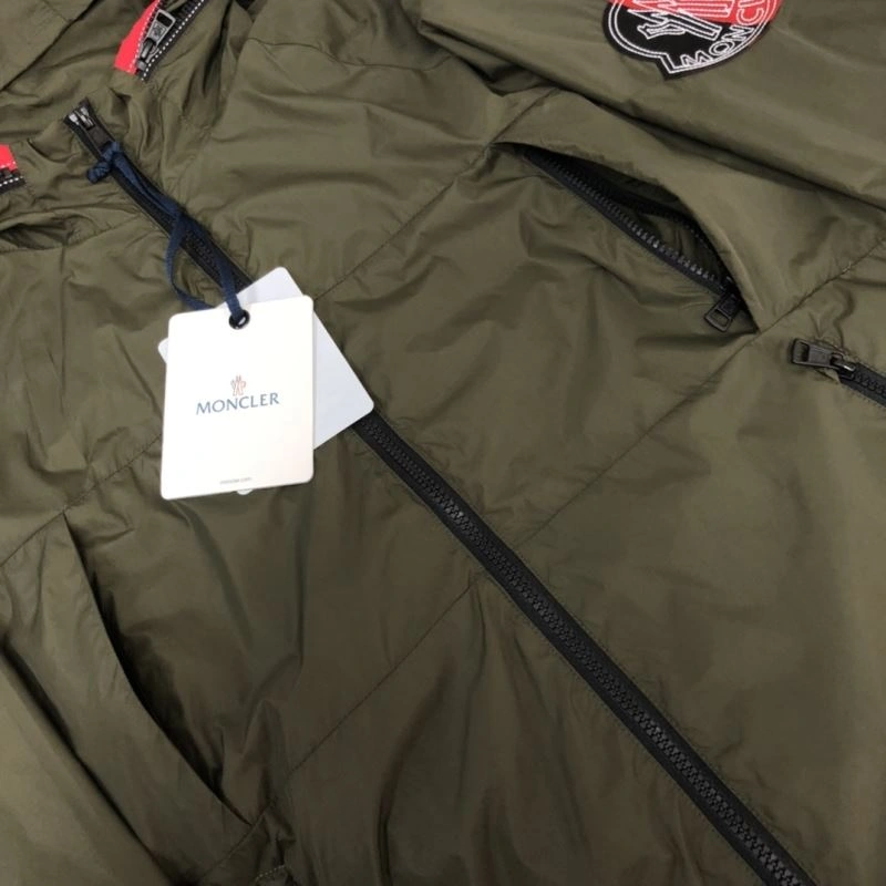 Moncler Outwear Chic 143592