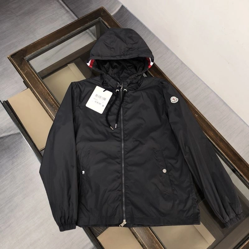 Practical Moncler Outwear 143581