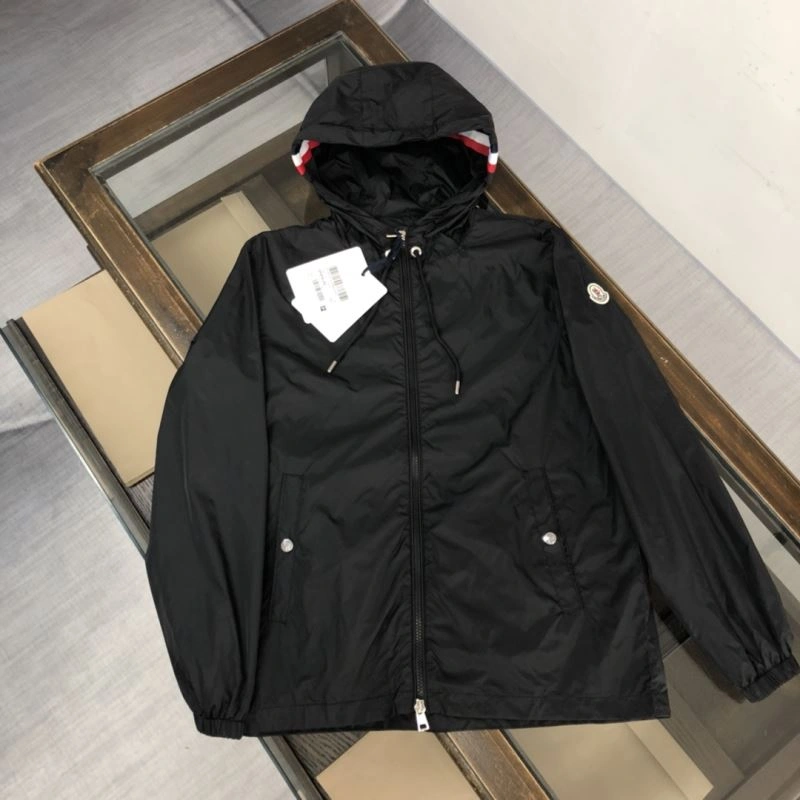 Practical Moncler Outwear 143581