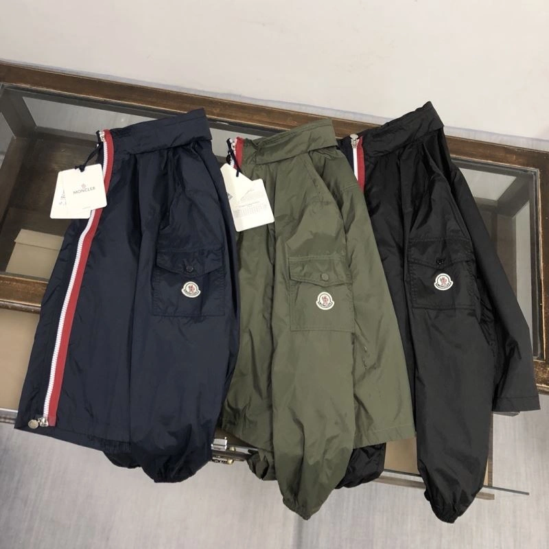 Unisex Moncler Outwear 143585