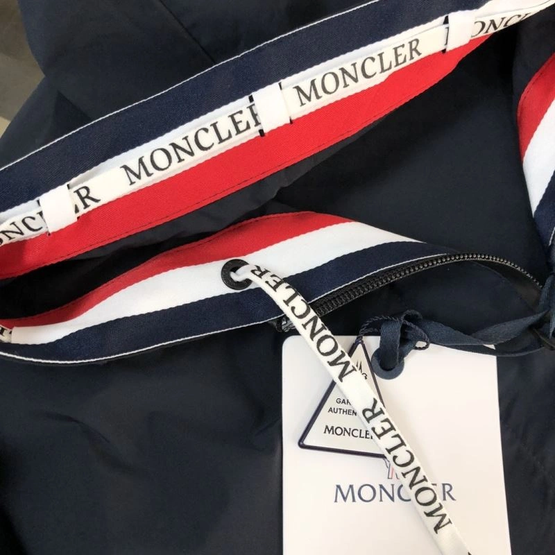 Moncler Outwear WaterResistant 143578