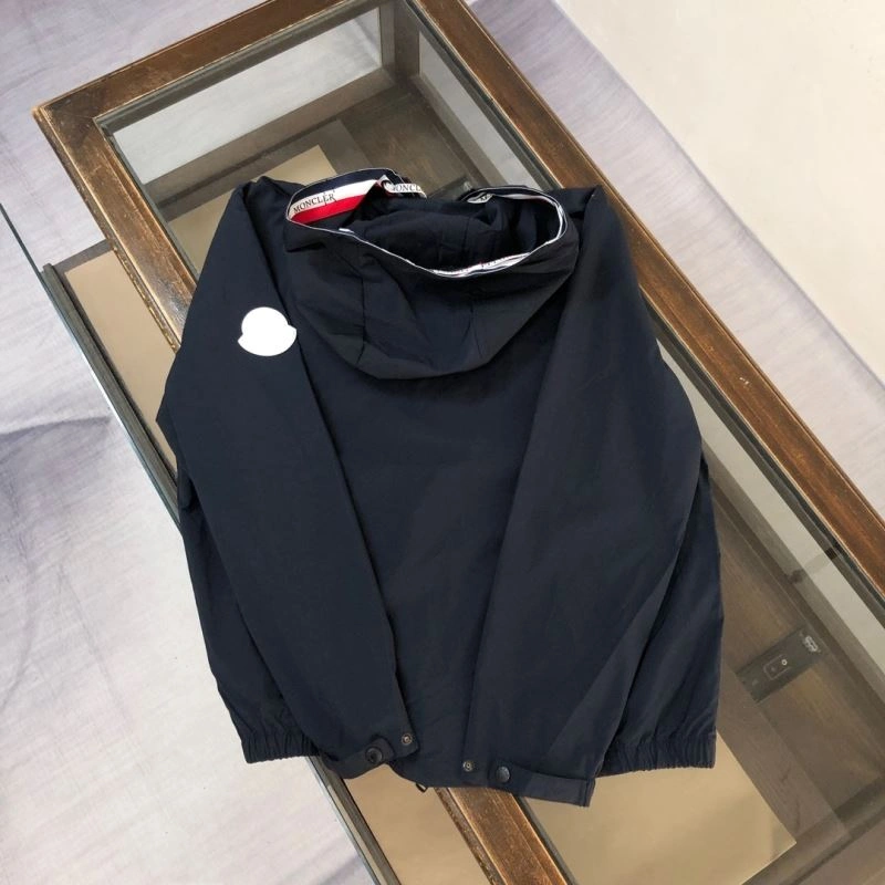 Moncler Outwear WaterResistant 143578
