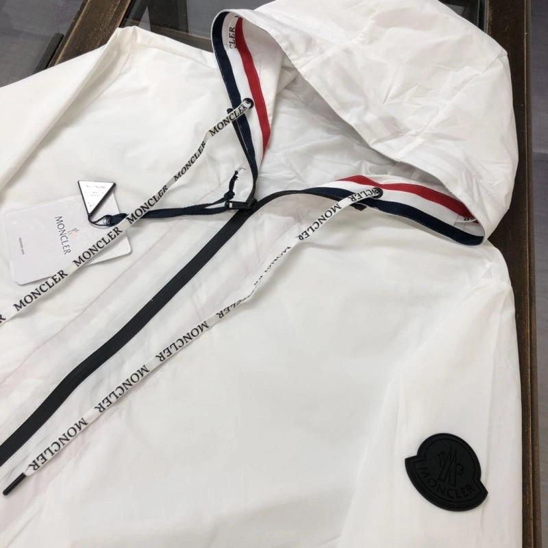Lightweight Moncler Outwear 143579