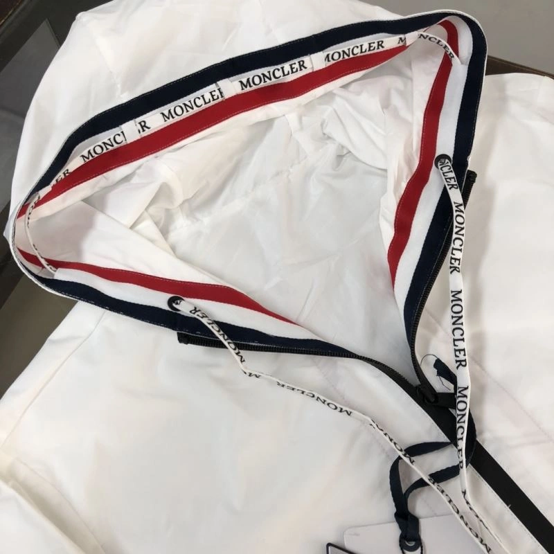 Lightweight Moncler Outwear 143579