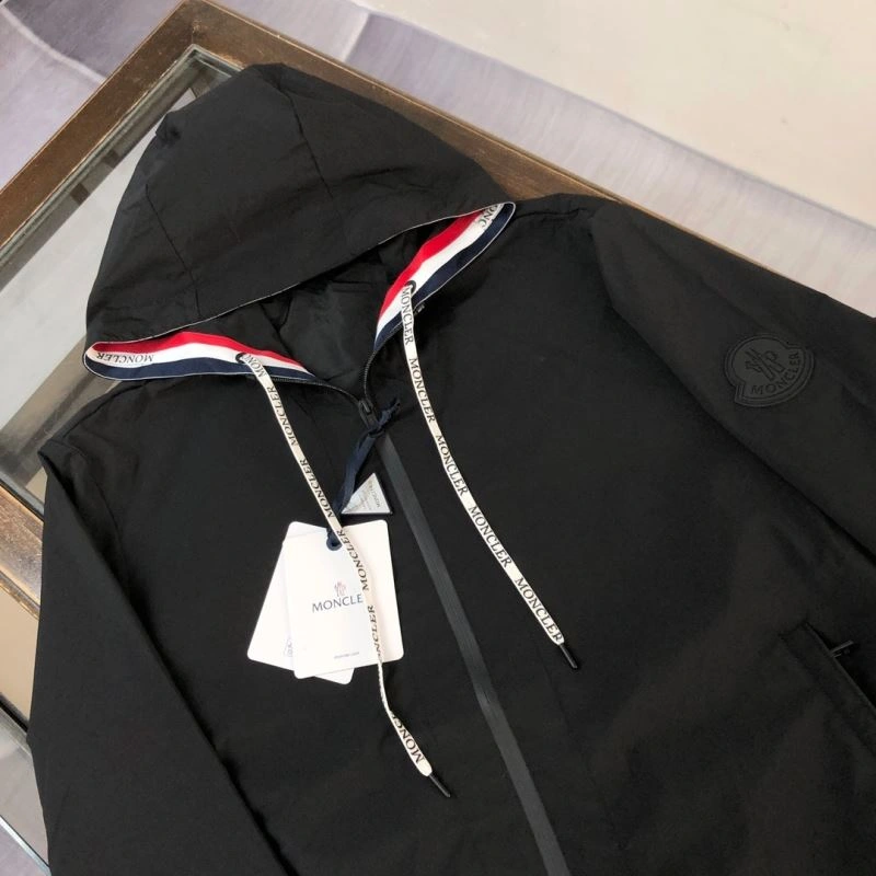 Soft Moncler Outwear 143575