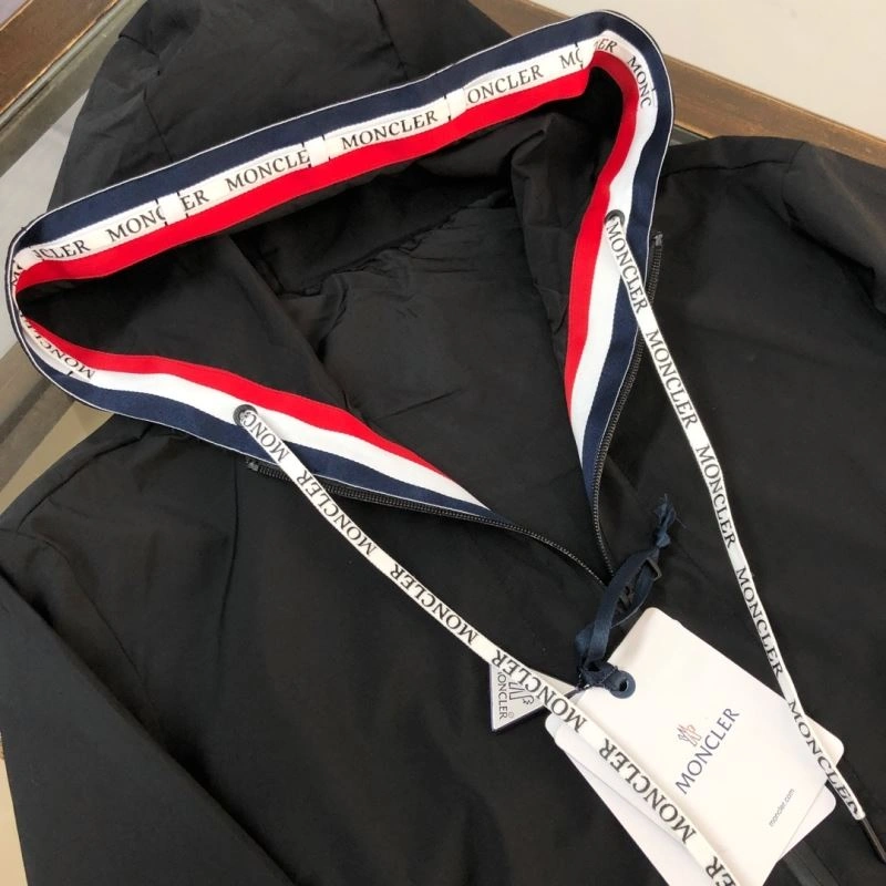 Soft Moncler Outwear 143575