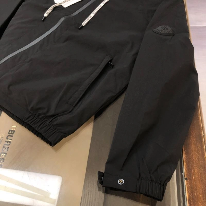 Soft Moncler Outwear 143575