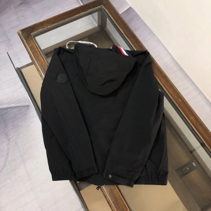 Soft Moncler Outwear 143575
