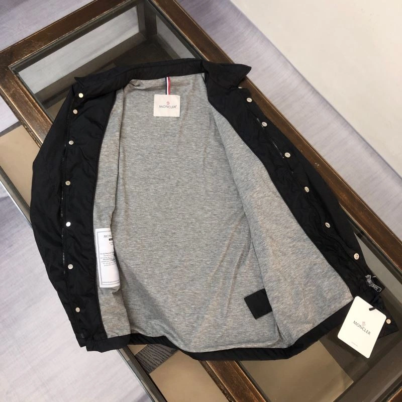 Vibrant Moncler Outwear 143576