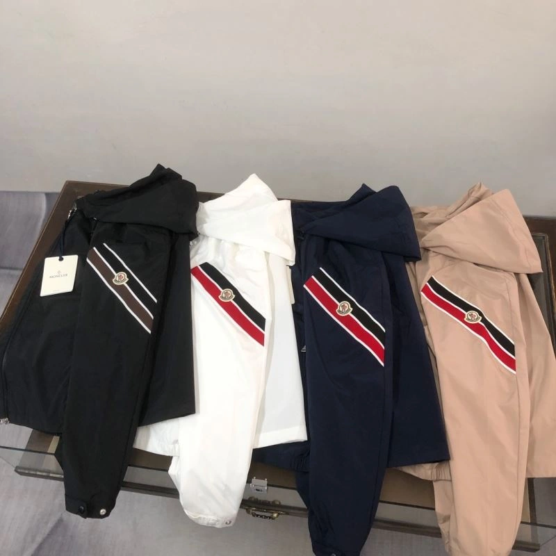Moncler Outwear TimelessDesign 143647