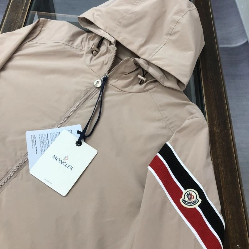 Moncler Outwear TimelessDesign 143647