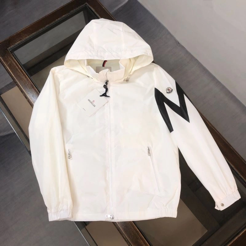 Moncler Outwear Versatile 143569