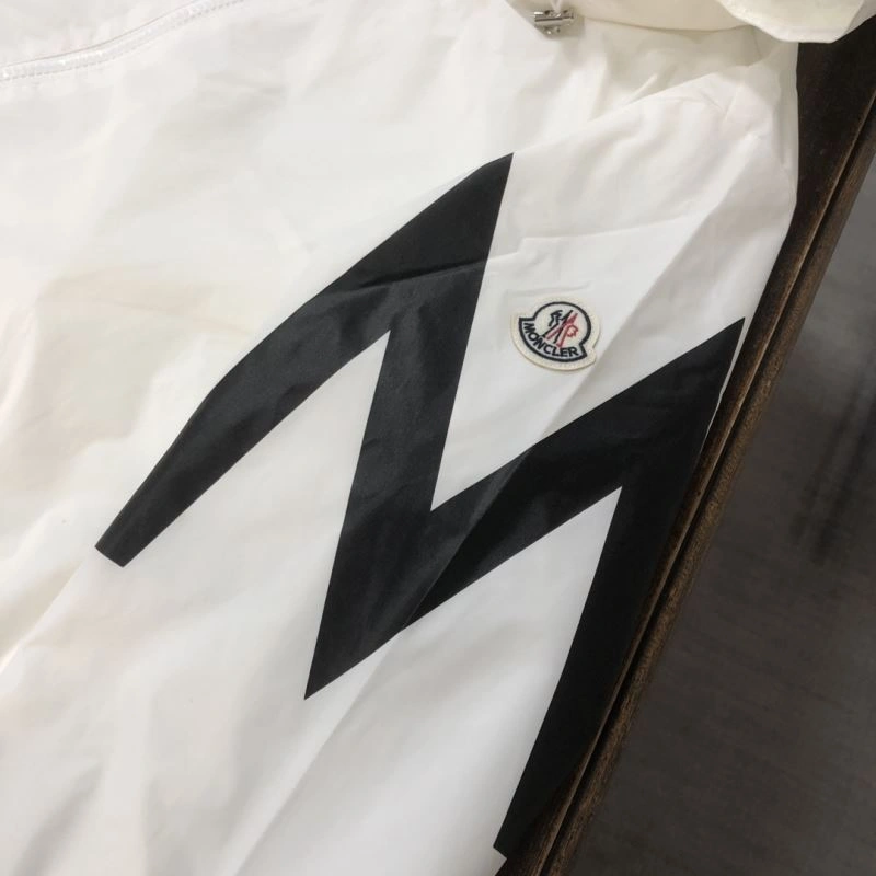 Moncler Outwear Versatile 143569