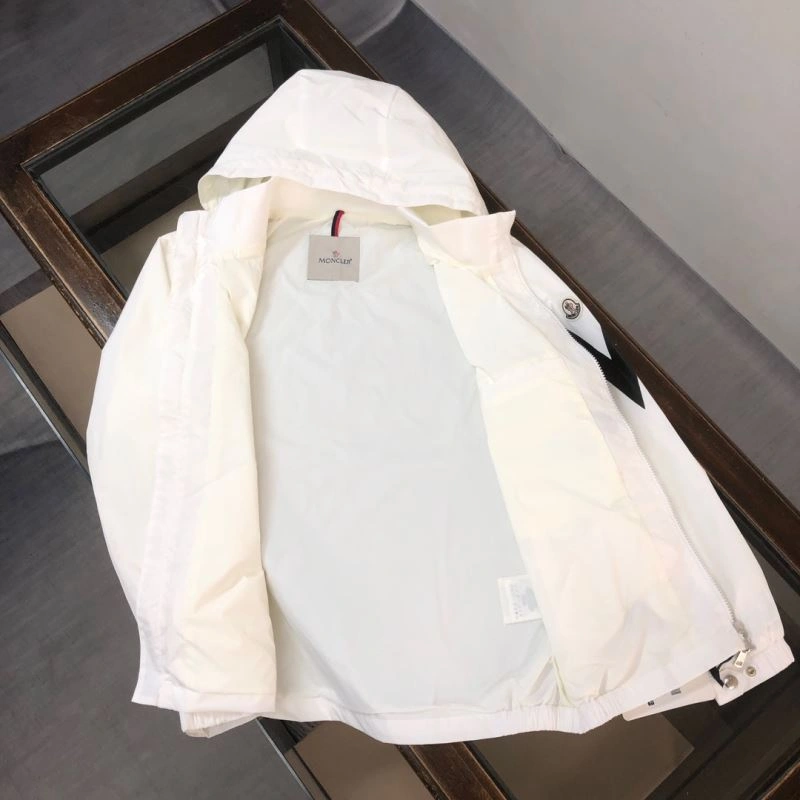 Moncler Outwear Versatile 143569