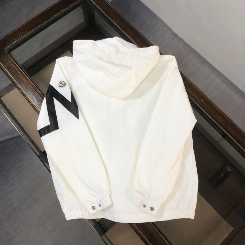 Moncler Outwear Versatile 143569