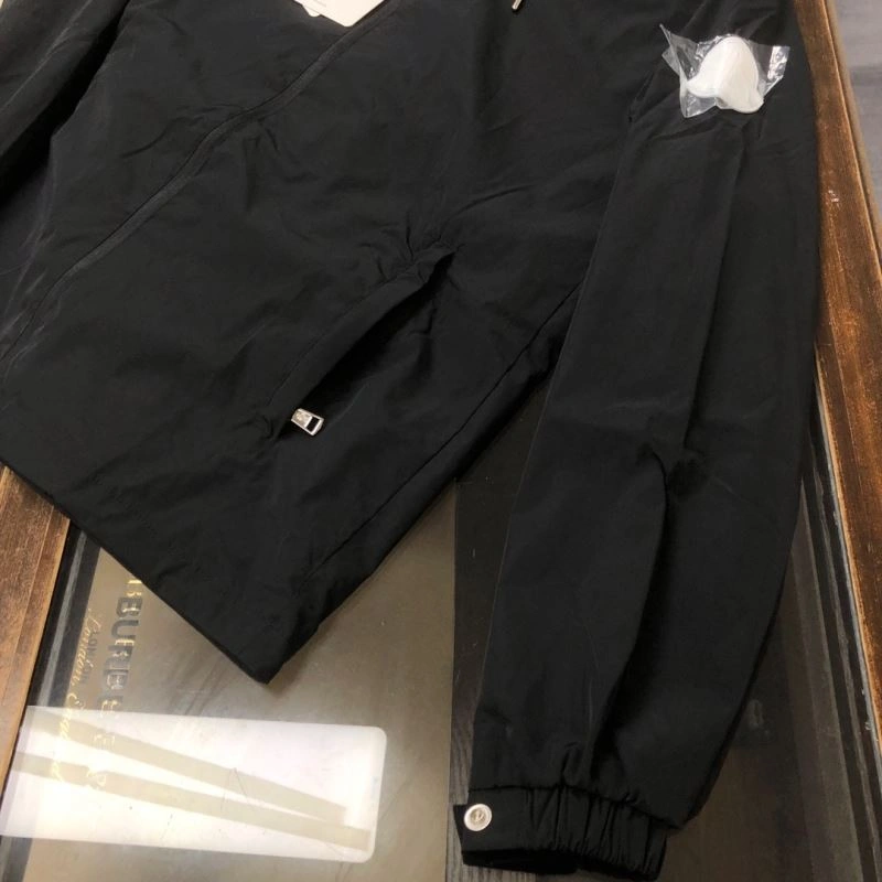 Moncler Outwear Durable 143566