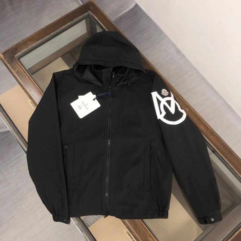 Moncler Outwear Stylish 143565